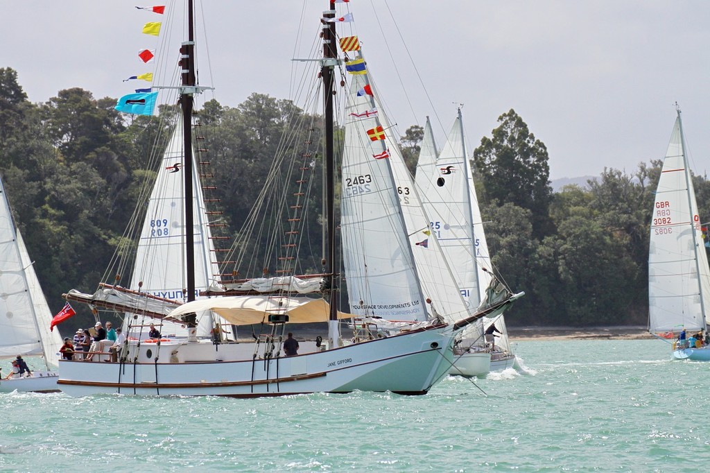 Enjoying the racing at the finish line - 2013 Mahurangi Regatta © Richard Gladwell www.photosport.co.nz